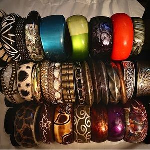 Bangles, bangles, and more bangles, 31 to be exact!